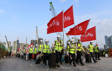 我在現(xiàn)場&middot;照片背后的故事｜援港60天，見證荒灘起方舟