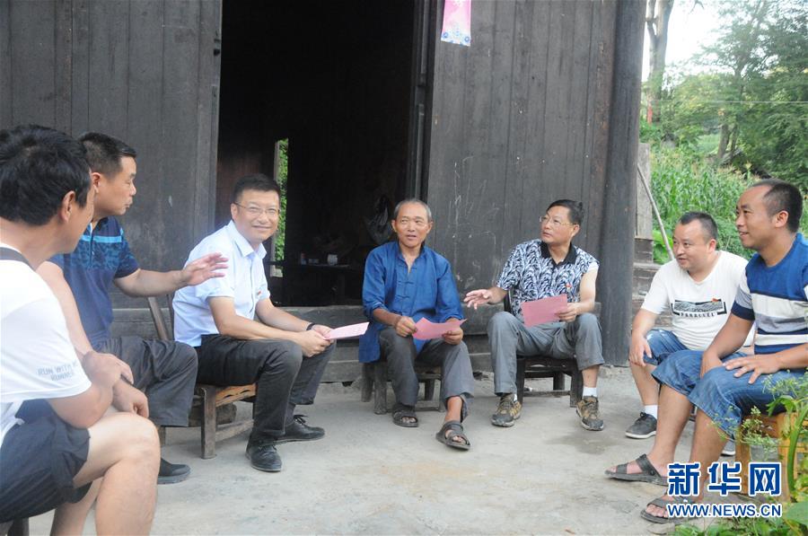 （新華全媒頭條&middot;圖文互動）（2）安吉白茶奔向扶貧一線&mdash;&mdash;浙江黃杜村農民黨員先富幫后富向貧困地區捐贈&ldquo;扶貧苗&rdquo;