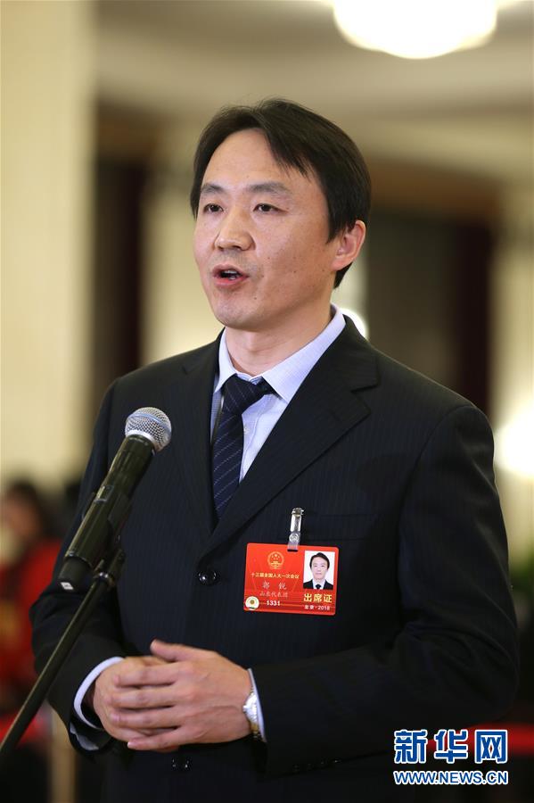 （兩會&middot;人大開幕）（12）全國人大代表接受采訪