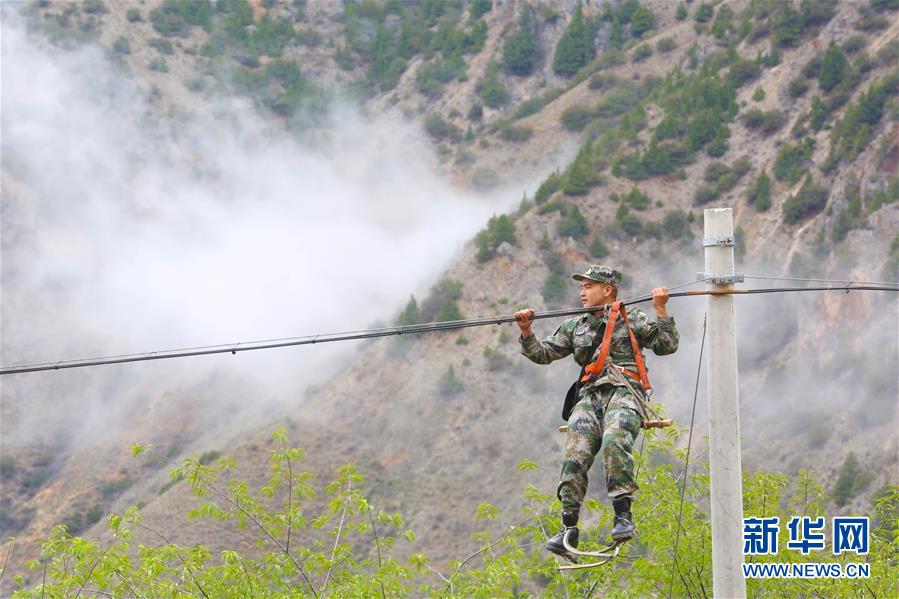 (圖文互動)(2)高原上的“拴心石”——記某信息通信基地四營五連連長翁春芳