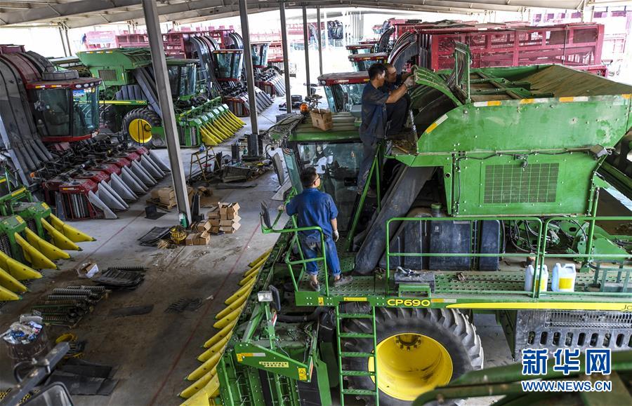 (新華全媒頭條·圖文互動)(2)同心筑夢映天山——新疆70年改革發展穩定述評