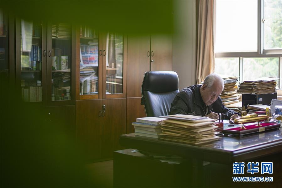 （今日關注&middot;科技獎勵大會&middot;圖文互動）（5）此生屬于祖國，此生無怨無悔&mdash;&mdash;隱身30年的中國核潛艇先驅黃旭華