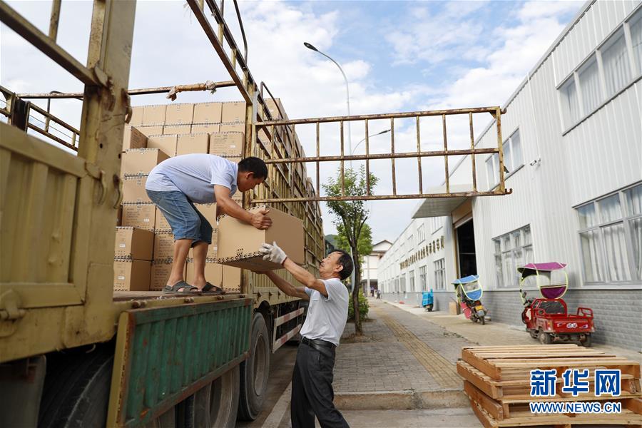 (落實“六穩”“六保”一線見聞·圖文互動)(1)“不讓一名貧困勞動力失業!”——三峽庫區穩就業見聞