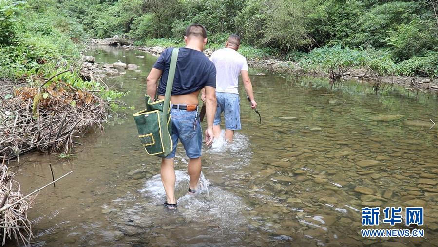 （高溫下的勞動者&middot;圖文互動）（1）高溫襲來，他們用雙手守護貧困大山