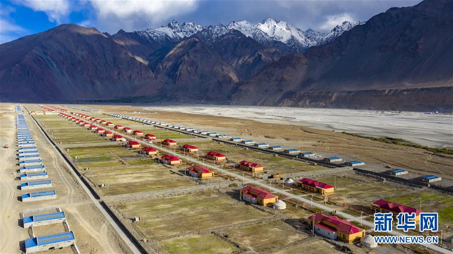 （新華全媒頭條&middot;圖文互動(dòng)）（1）新天地 新兒女 新奇跡&mdash;&mdash;脫貧攻堅(jiān)繪就新疆新圖景