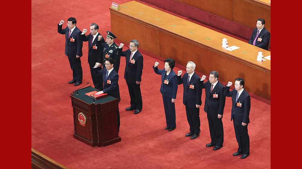 國務院副總理、國務委員、秘書長進行憲法宣誓