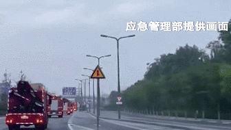 暴雨中 他們&ldquo;逆流而上&rdquo;：跨省救援！7省1800名消防員增援河南