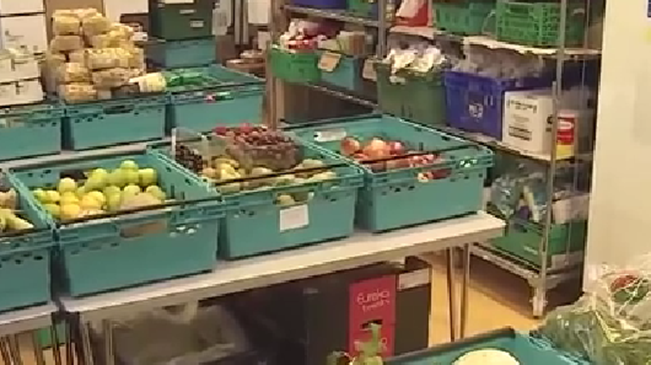 失業(yè)增多 倫敦食品銀行現&ldquo;英國最長隊伍&rdquo;