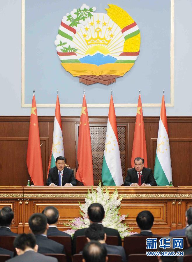 9月13日，國家主席習近平同塔吉克斯坦總統拉赫蒙在杜尚別共同會見記者。 新華社記者謝環馳攝