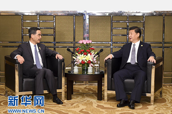 11月18日，國家主席習近平在菲律賓馬尼拉會見前來出席亞太經合組織第二十三次領導人非正式會議的香港特別行政區行政長官梁振英。新華社記者謝環馳攝