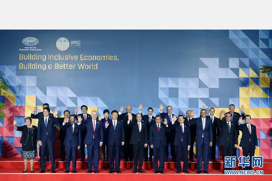 這是會議開始前,國家主席習(xí)近平同其他亞太經(jīng)合組織成員經(jīng)濟(jì)體領(lǐng)導(dǎo)人、代表合影。 新華社記者 姚大偉 攝 這是會議開始前,國家主席習(xí)近平同其他亞太經(jīng)合組織成員經(jīng)濟(jì)體領(lǐng)導(dǎo)人、代表合影。 新華社記者 姚大偉 攝