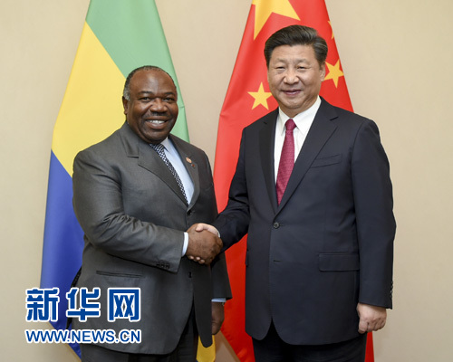 12月3日，國家主席習近平在約翰內(nèi)斯堡會見加蓬總統(tǒng)邦戈。新華社記者 謝環(huán)馳 攝 