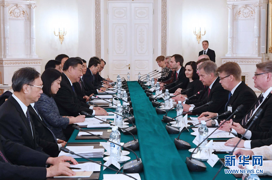 4月5日,國(guó)家主席習(xí)近平在赫爾辛基同芬蘭總統(tǒng)尼尼斯托舉行會(huì)談。 新華社記者 饒愛(ài)民 攝 4月5日,國(guó)家主席習(xí)近平在赫爾辛基同芬蘭總統(tǒng)尼尼斯托舉行會(huì)談。 新華社記者 饒愛(ài)民 攝