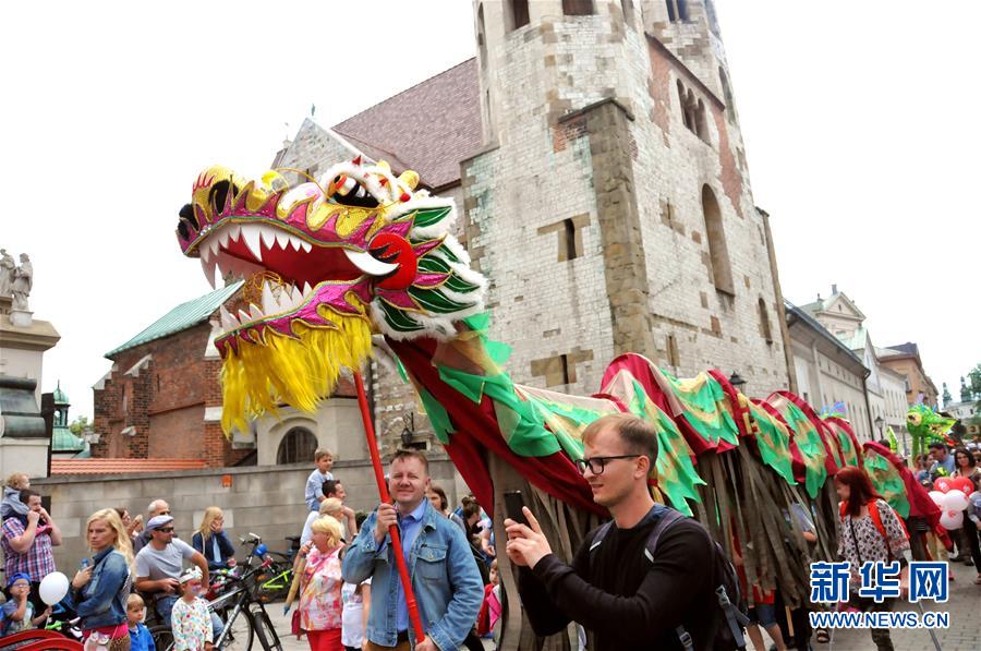（XHDW）（1）中國龍亮相波蘭&ldquo;游龍節&rdquo;