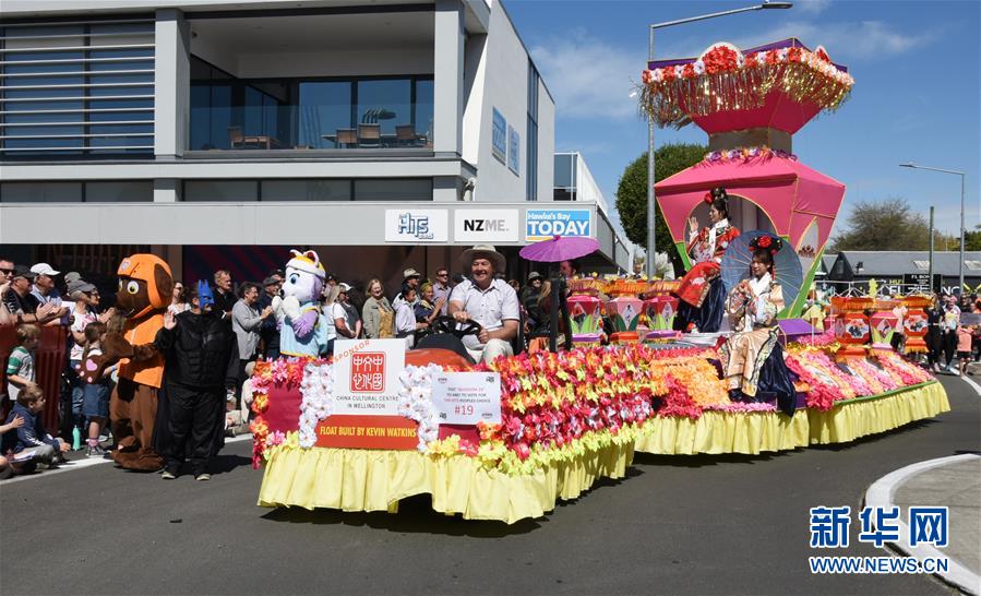（國(guó)際&middot;圖文互動(dòng)）（3）通訊：中國(guó)元素在新西蘭迎春花車(chē)巡游活動(dòng)中放光彩